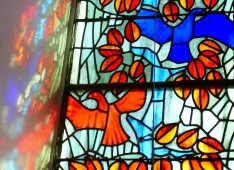 Fenster der Kirche Hirzel (Foto: Petra R&uuml;dis&uuml;li)